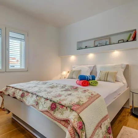 Apartman In Arbanija With Sea View, Balcony, Air Conditioning, Wifi 5138-1