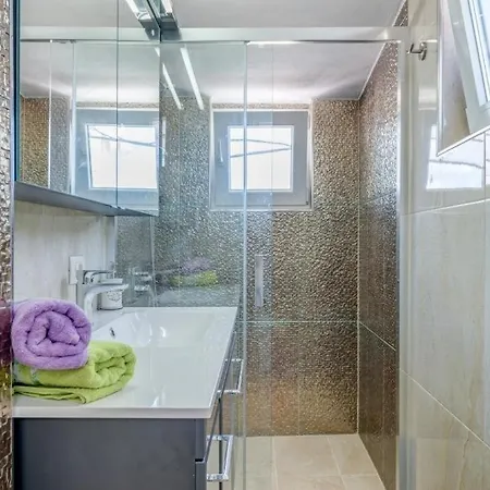 Apartment In Arbanija With Sea View, Balcony, Air Conditioning, Wifi 5138-1 Trogir