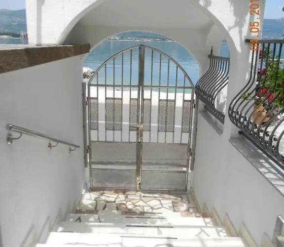 In Arbanija With Sea View, Balcony, Air Conditioning, Wifi 5138-1 Trogir