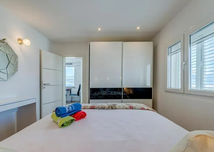 In Arbanija With Sea View, Balcony, Air Conditioning, Wifi 5138-1 Appartement Trogir