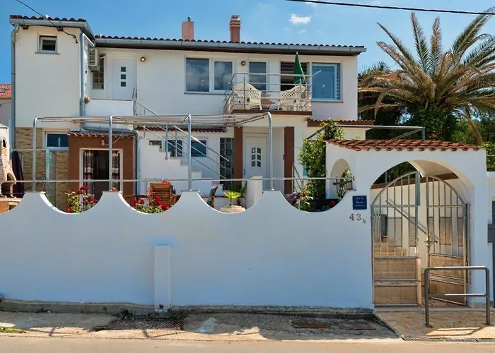Appartement In Arbanija With Sea View, Balcony, Air Conditioning, Wifi 5138-1