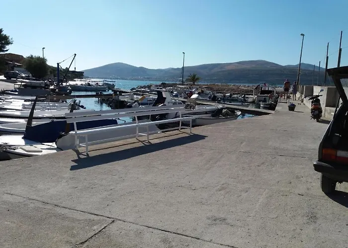 In Arbanija With Sea View, Balcony, Air Conditioning, Wifi 5138-1 Appartement