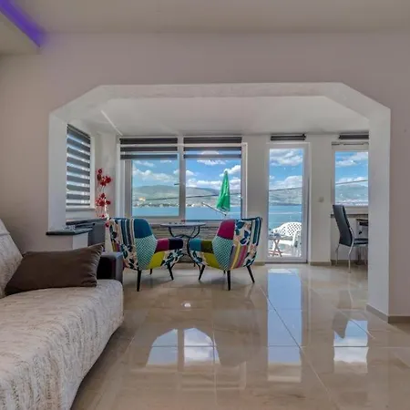 Apartment In Arbanija With Sea View, Balcony, Air Conditioning, Wifi 5138-1 *