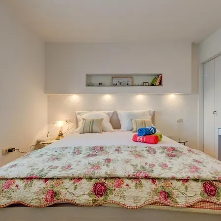 In Arbanija With Sea View, Balcony, Air Conditioning, Wifi 5138-1 *