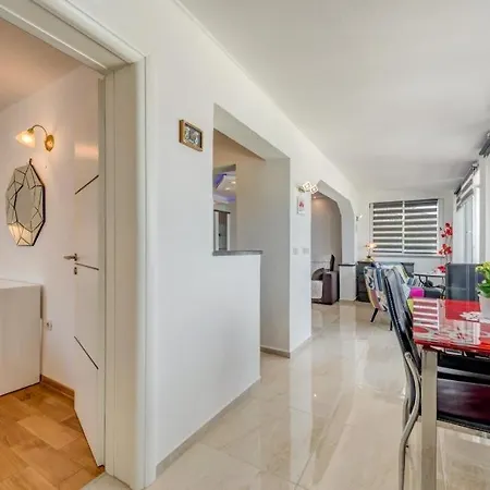 Διαμέρισμα In Arbanija With Sea View, Balcony, Air Conditioning, Wifi 5138-1 Τρογκίρ