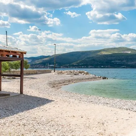 Διαμέρισμα In Arbanija With Sea View, Balcony, Air Conditioning, Wifi 5138-1 Τρογκίρ