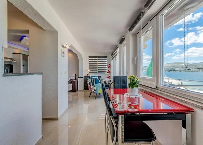 In Arbanija With Sea View, Balcony, Air Conditioning, Wifi 5138-1 特罗吉尔