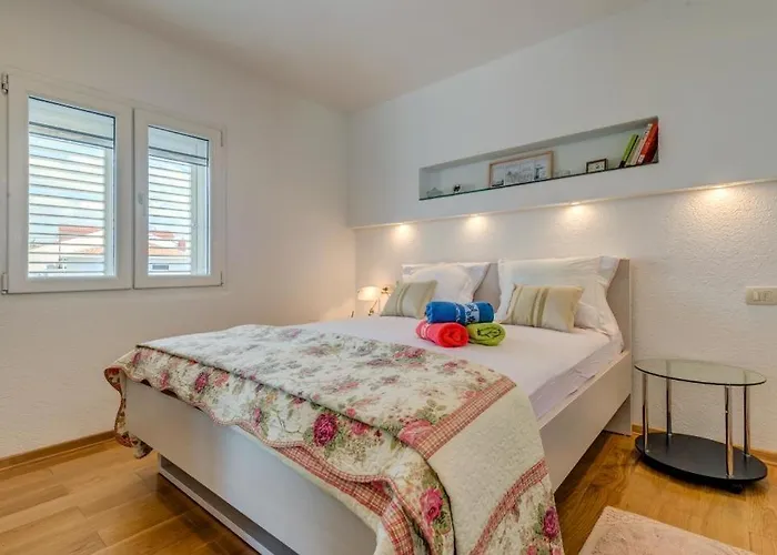 公寓 In Arbanija With Sea View, Balcony, Air Conditioning, Wifi 5138-1