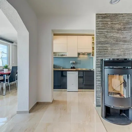 아파트 In Arbanija With Sea View, Balcony, Air Conditioning, Wifi 5138-1 *